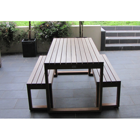 Waratah 3 Piece Table Setting - 6 Seater